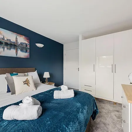 2Bed2Bath Spacious Modern Apartment Near Csm University London Exterior photo