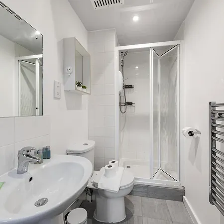 2Bed2Bath Spacious Modern Apartment Near Csm University London Exterior photo