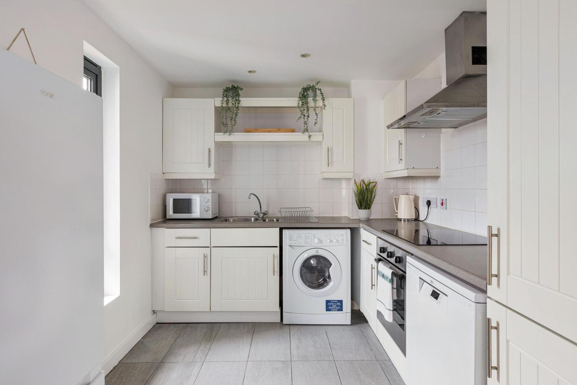 2bedroom 2bathroom Large Modern With Balcony At King's Cross Apartment